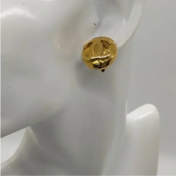 Chanel 24k Gold-Plated Clip-on Earrings - Picture 9 of 9